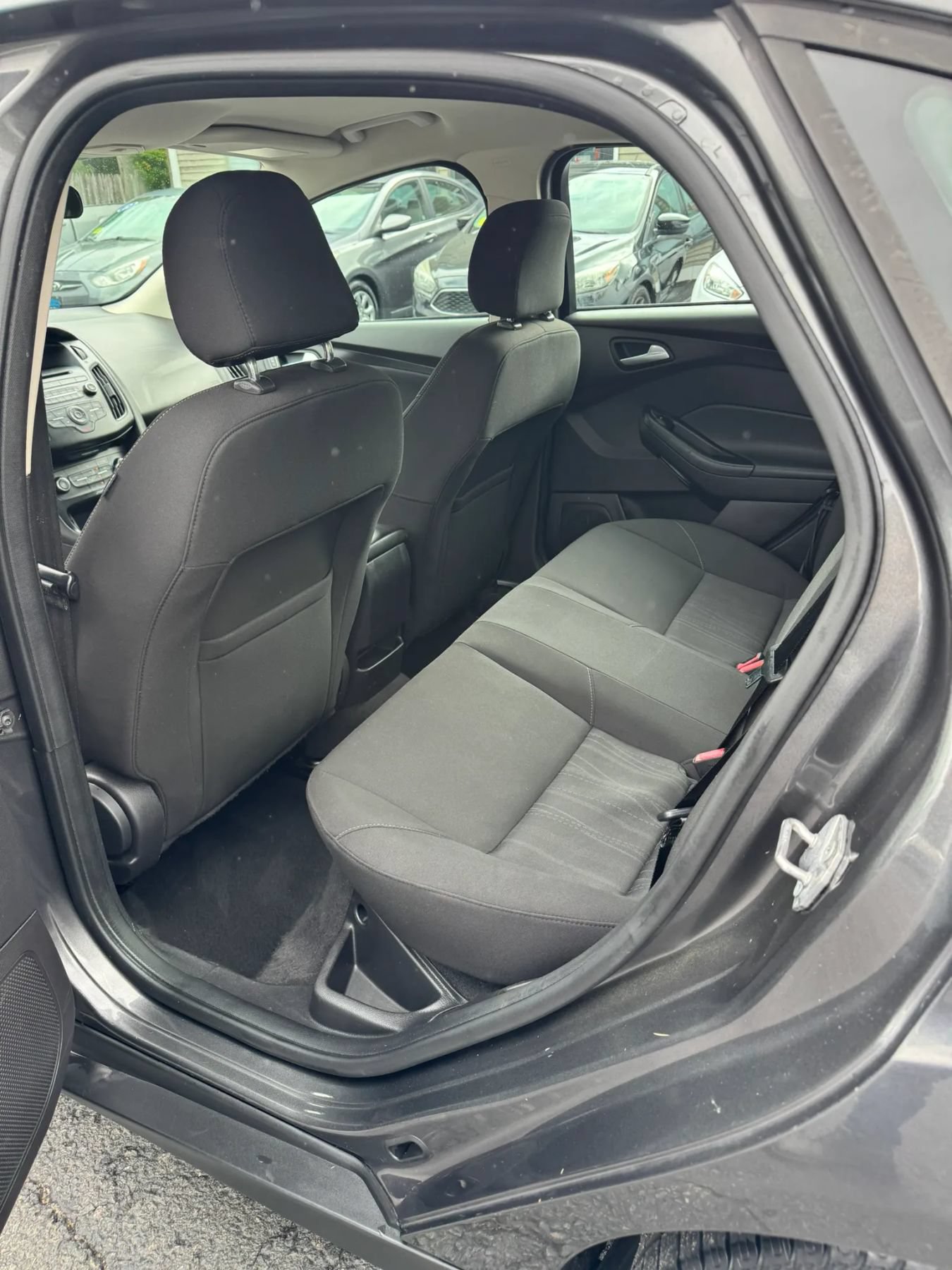 Used 2015 Ford Focus SE w/ SE Cold Weather Package FWD image 26