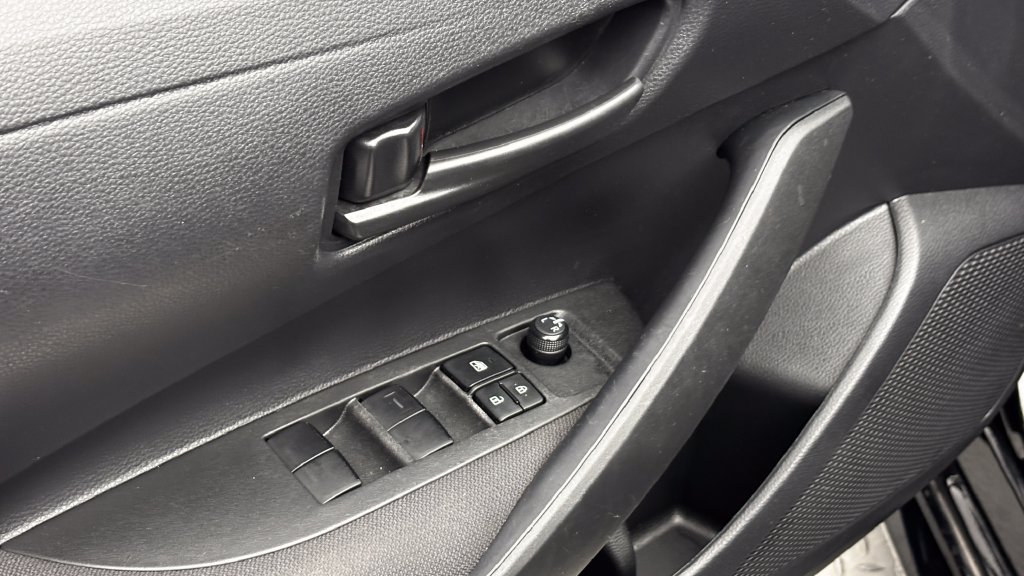 Used 2024 Toyota Corolla LE w/ LE Convenience Package FWD image 16