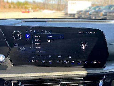 Used 2025 Chevrolet Traverse LT w/ Sun and Wheel Package AWD/4WD image 16