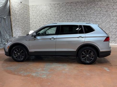 Used 2022 Volkswagen Tiguan SE w/ Panoramic Sunroof Package AWD/4WD image 4