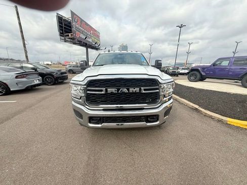 Used 2024 RAM 3500 Tradesman w/ Chrome Appearance Group image 4