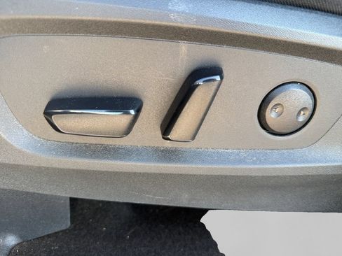 Used 2025 Nissan Pathfinder SV FWD image 17