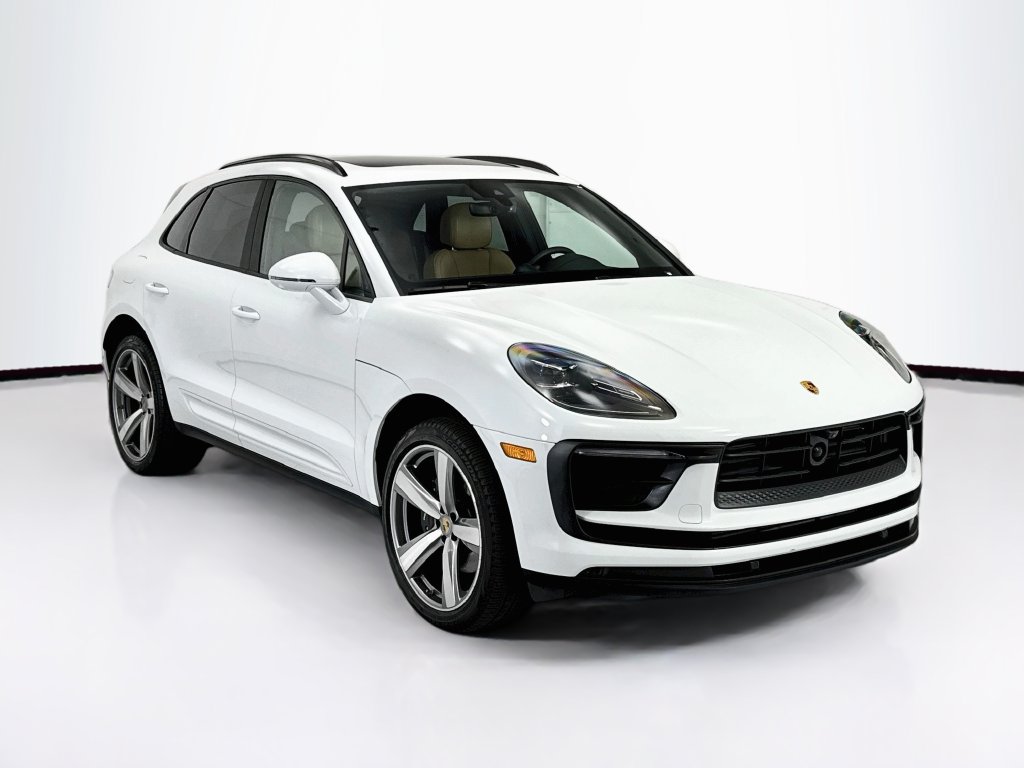 Certified 2025 Porsche Macan AWD/4WD image 9