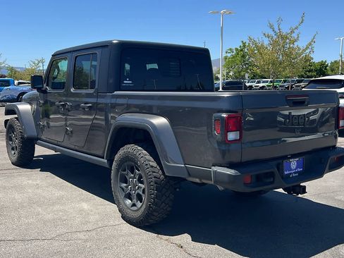Used 2023 Jeep Gladiator Sport AWD/4WD image 7
