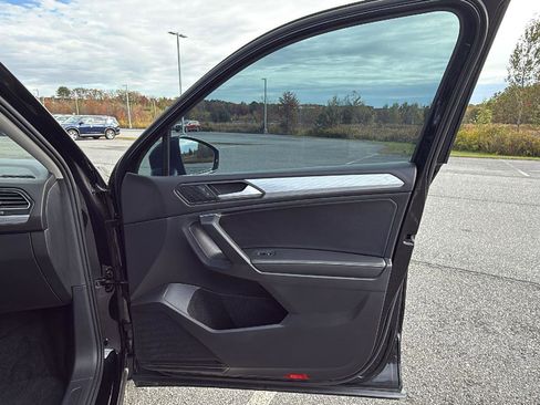 Used 2022 Volkswagen Tiguan S image 16