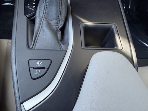 Used 2024 Lexus UX 250h FWD image 21