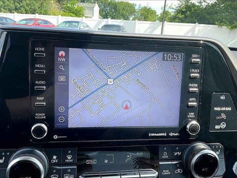 Used 2020 Toyota Highlander XLE AWD/4WD image 33