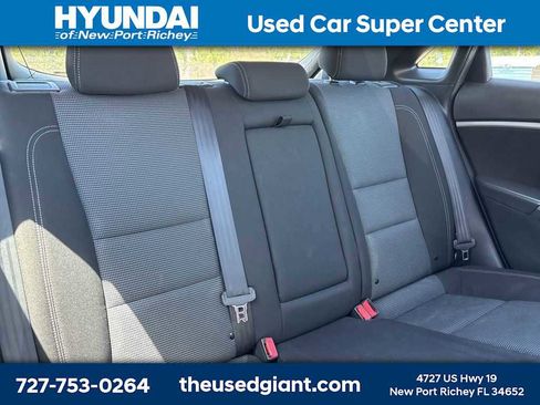 Used 2016 Hyundai Elantra GT FWD image 8