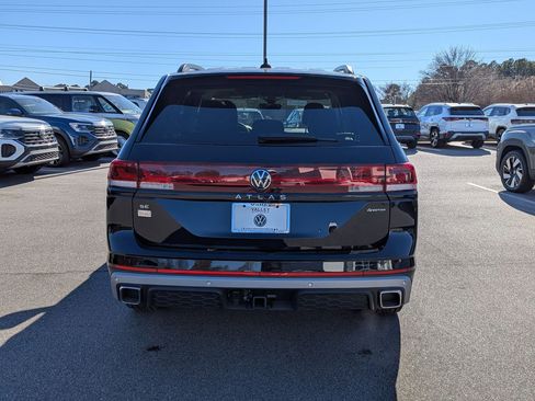 Used 2025 Volkswagen Atlas Peak Edition SE image 4