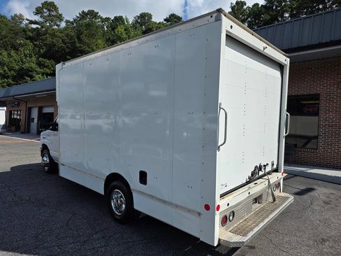Used 2022 Ford E-450 and Econoline 450 Super Duty RWD image 4