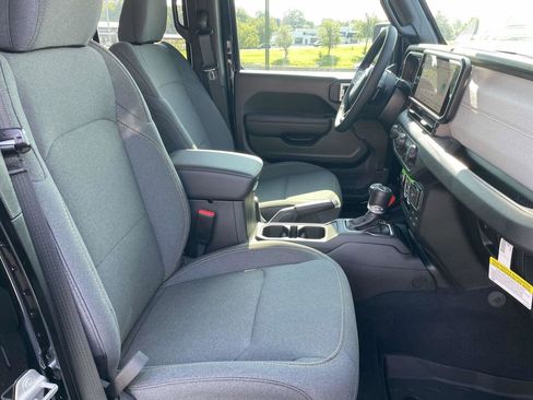 New 2025 Jeep Gladiator Sport image 32