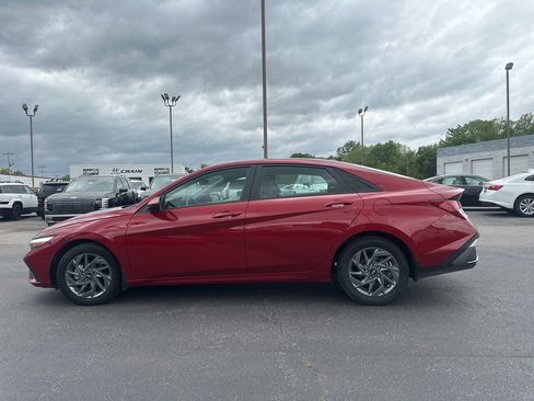 Used 2024 Hyundai Elantra SEL FWD image 9