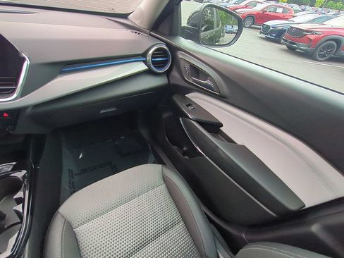 Used 2025 Chevrolet Trax LT w/ Driver Confidence Package FWD image 16