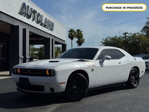 Used 2015 Dodge Challenger SXT RWD image 1