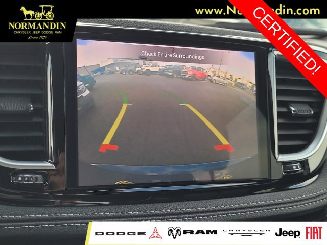 Certified 2025 Chrysler Pacifica Limited FWD image 10