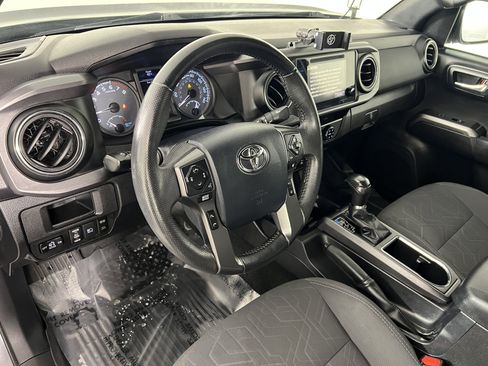 Used 2018 Toyota Tacoma TRD Off-Road image 15