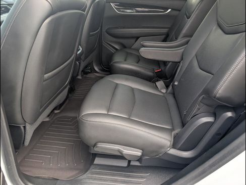 Used 2021 Cadillac XT6 Premium Luxury image 12