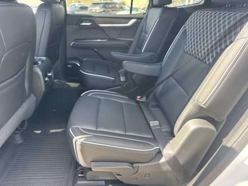 Used 2025 GMC Acadia Denali w/ Super Cruise Package FWD image 15