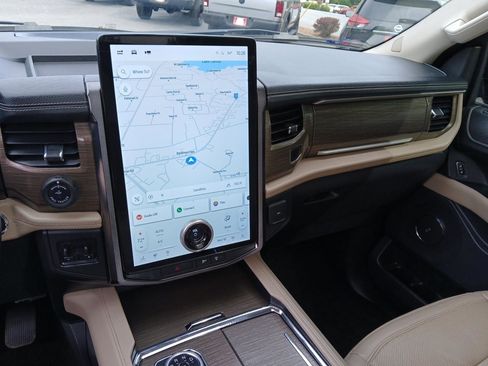 Used 2022 Ford Expedition Limited image 23