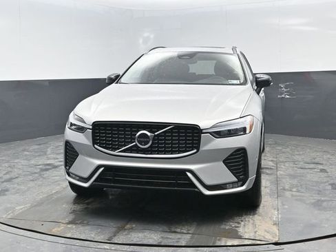 Used 2025 Volvo XC60 B5 Plus image 29