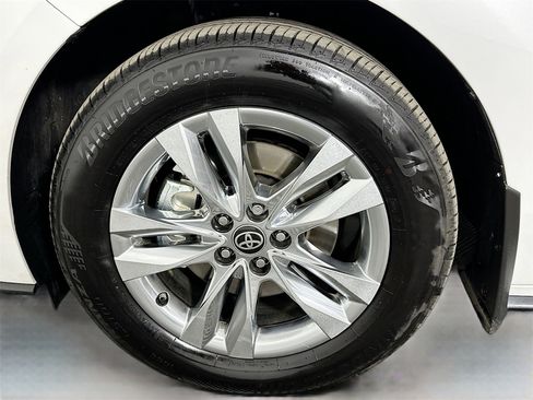 Used 2025 Toyota Sienna Limited image 35