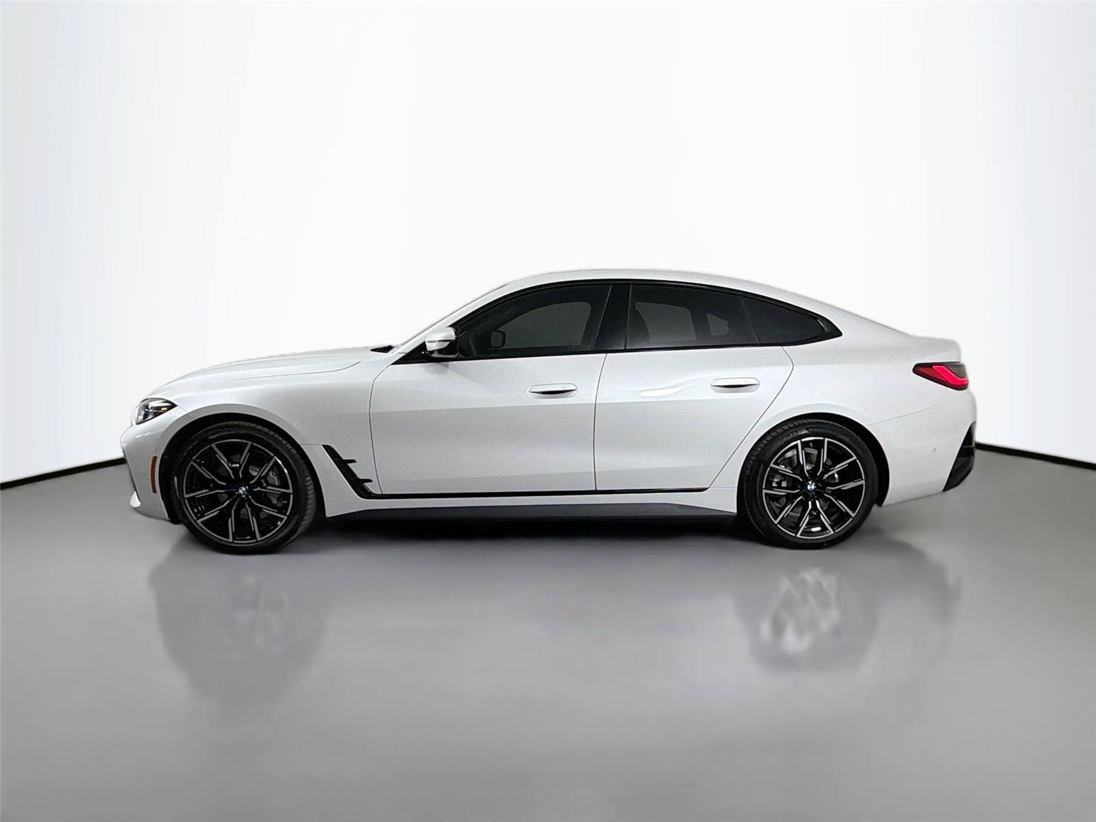 New 2026 BMW i4 xDrive40i w/ M Sport Package AWD/4WD image 16