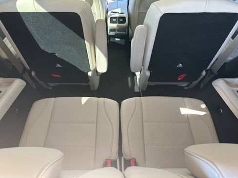 Certified 2025 Mercedes-Benz GLS 450 4MATIC image 26