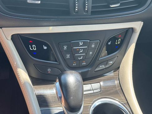 Used 2019 Buick Envision Preferred FWD image 36