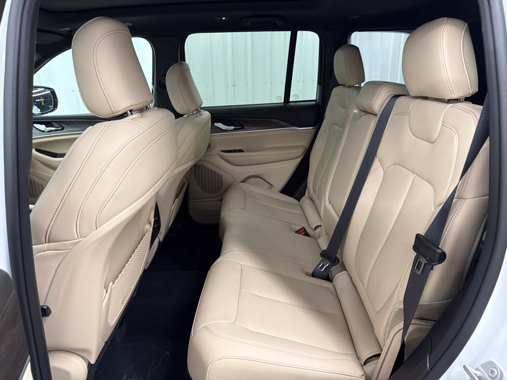 New 2026 Jeep Grand Cherokee Limited AWD/4WD image 12