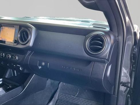 Used 2016 Toyota Tacoma TRD Sport w/ Towing Package AWD/4WD image 18