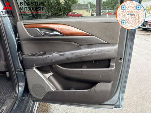 Used 2019 Cadillac Escalade ESV Luxury AWD/4WD image 48