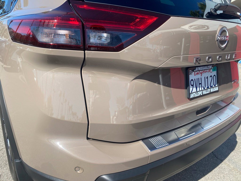 Certified 2025 Nissan Rogue SV AWD/4WD image 11