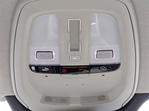 Certified 2025 Volvo XC90 B6 Ultra w/ Lounge Package image 24