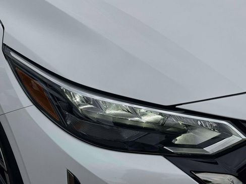 Certified 2025 Nissan Sentra SR w/ SR Premium Package image 9