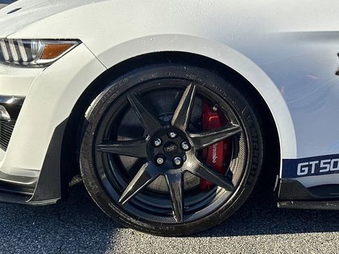 Used 2022 Ford Mustang Shelby GT500 w/ Carbon Fiber Track Pack image 13