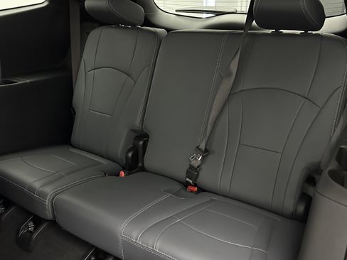 Used 2024 Buick Enclave Premium image 29