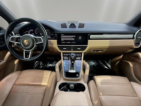 Used 2022 Porsche Cayenne AWD/4WD image 7