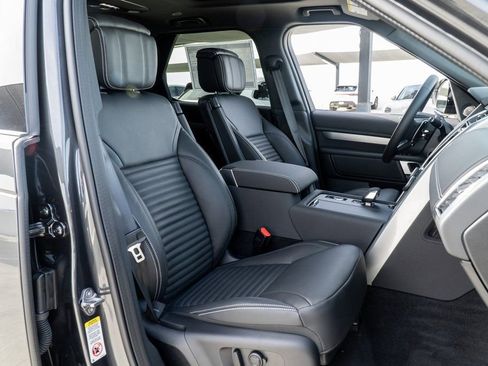 Used 2025 Land Rover Discovery Dynamic SE image 20