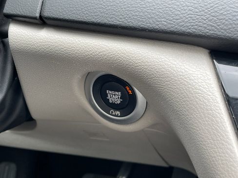 Used 2023 Chrysler Pacifica Touring-L FWD image 24