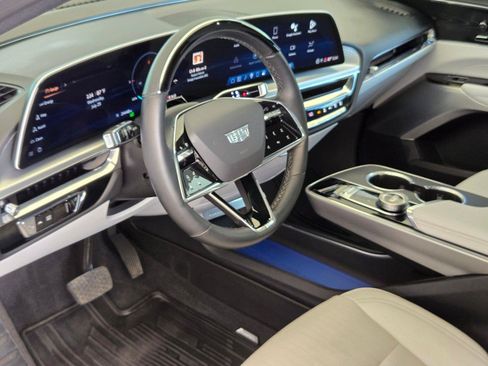 Certified 2024 Cadillac Lyriq Luxury AWD/4WD image 9