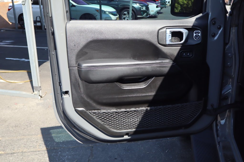 Used 2022 Jeep Wrangler Unlimited Sahara w/ Cold Weather Group AWD/4WD image 19