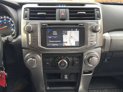 Used 2018 Toyota 4Runner SR5 Premium image 18