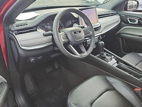 Used 2025 Jeep Compass Limited AWD/4WD image 12