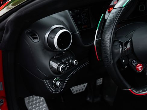 Used 2019 Ferrari Portofino image 21