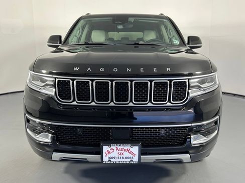 Used 2022 Jeep Wagoneer Series III AWD/4WD image 2