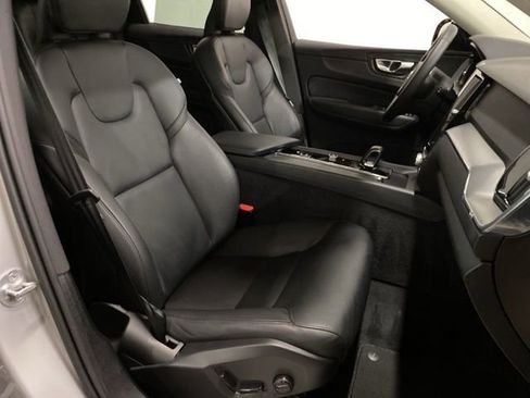 Used 2025 Volvo XC60 B5 Core image 82