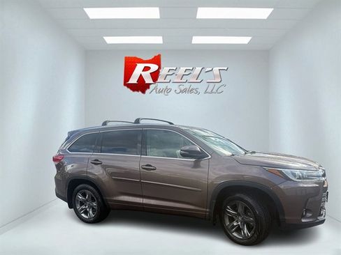 Used 2017 Toyota Highlander Limited Platinum AWD/4WD image 4