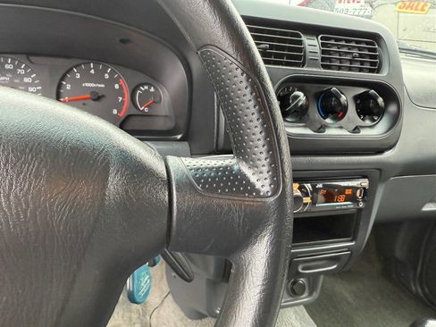 Used 2001 Nissan Frontier XE image 25