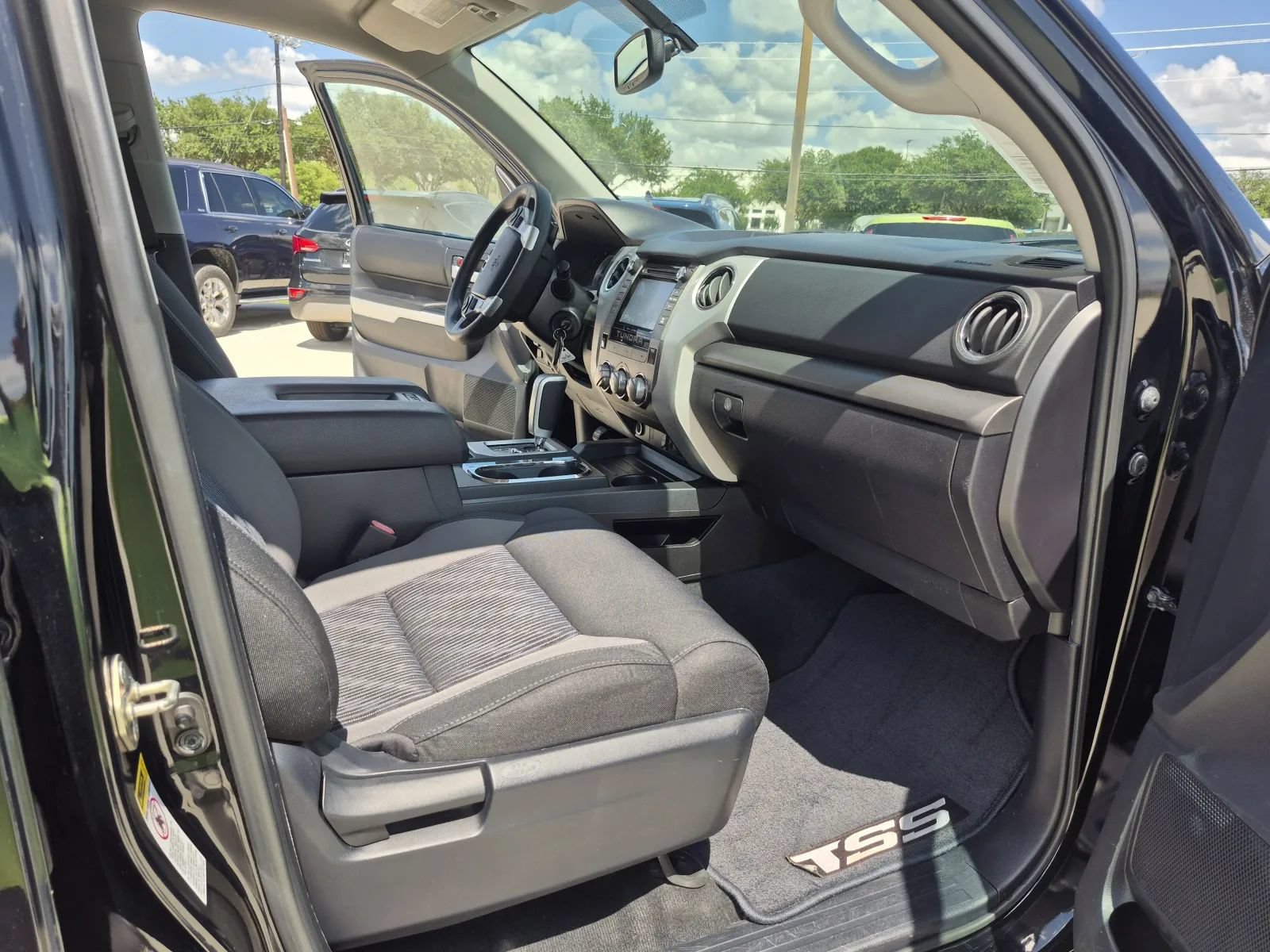 Used 2015 Toyota Tundra SR5 w/ SR5 Upgrade Package RWD image 21