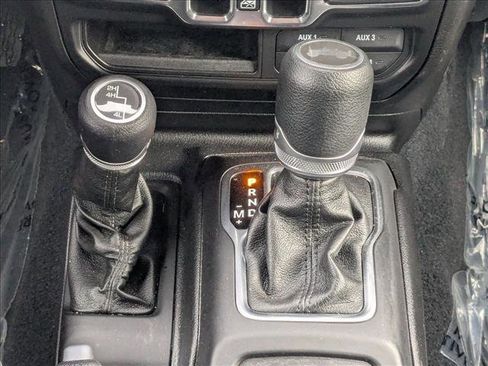 Used 2021 Jeep Wrangler Unlimited Islander image 12